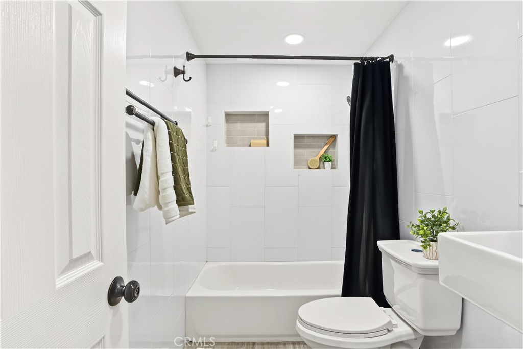 1118 Rumbold Property Photo 18