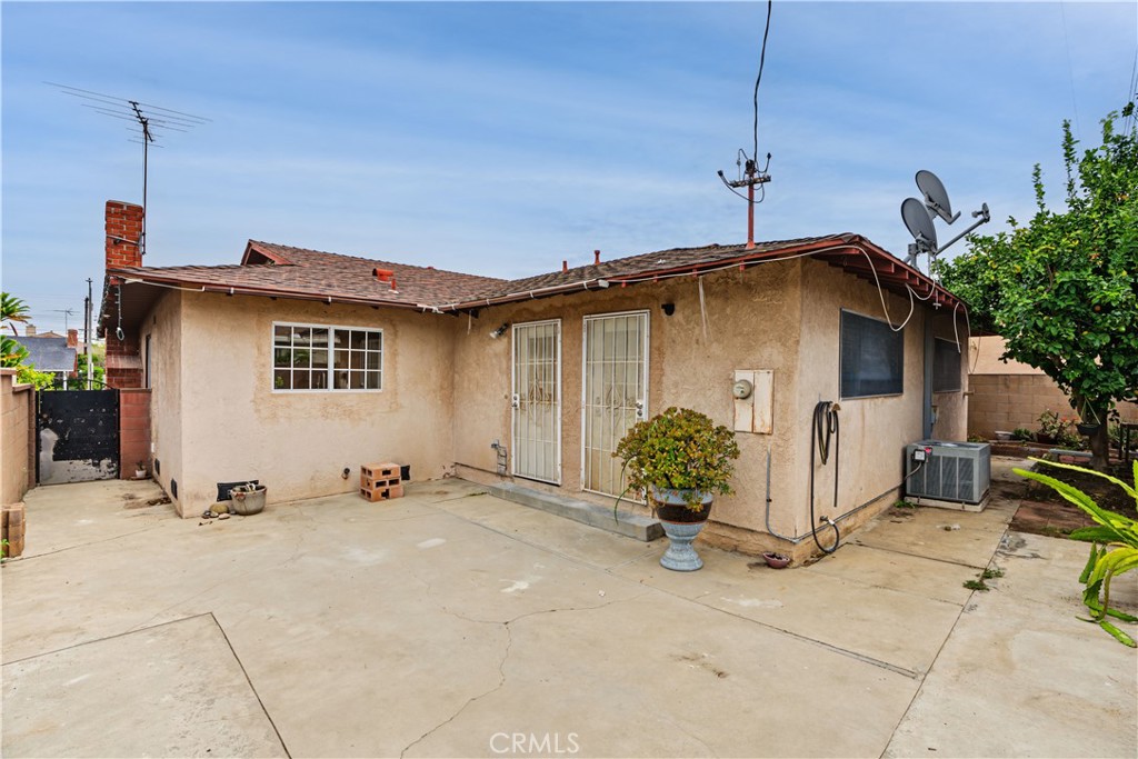 1118 Rumbold Property Photo 19