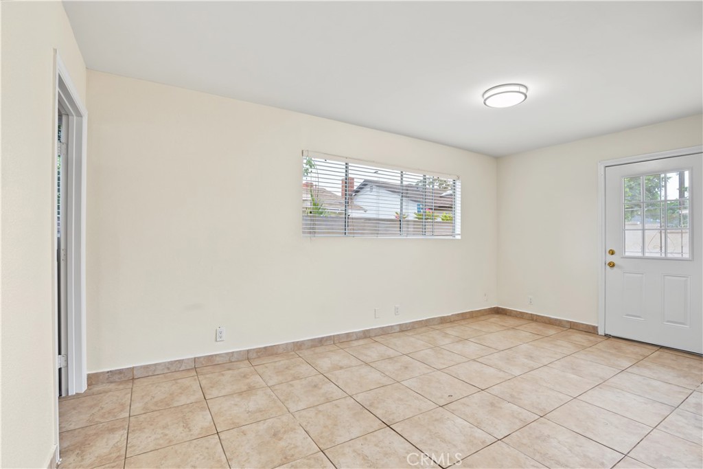 1118 Rumbold Property Photo 20