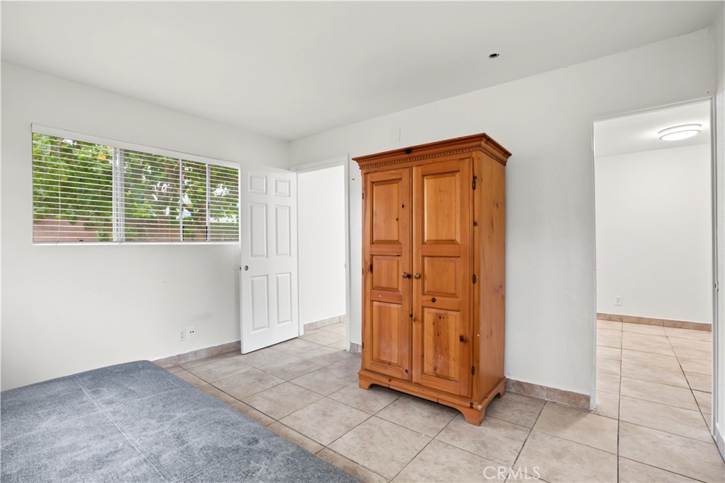 1118 Rumbold Property Photo 22