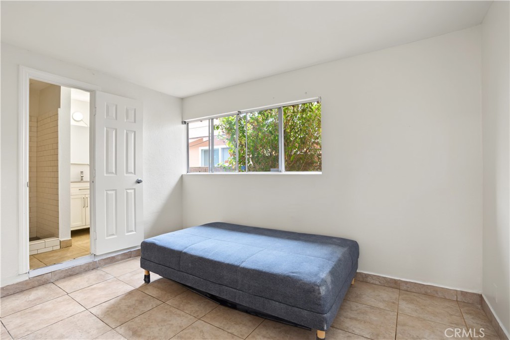 1118 Rumbold Property Photo 23