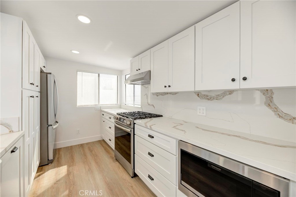 1090 Loma Drive Property Photo 3
