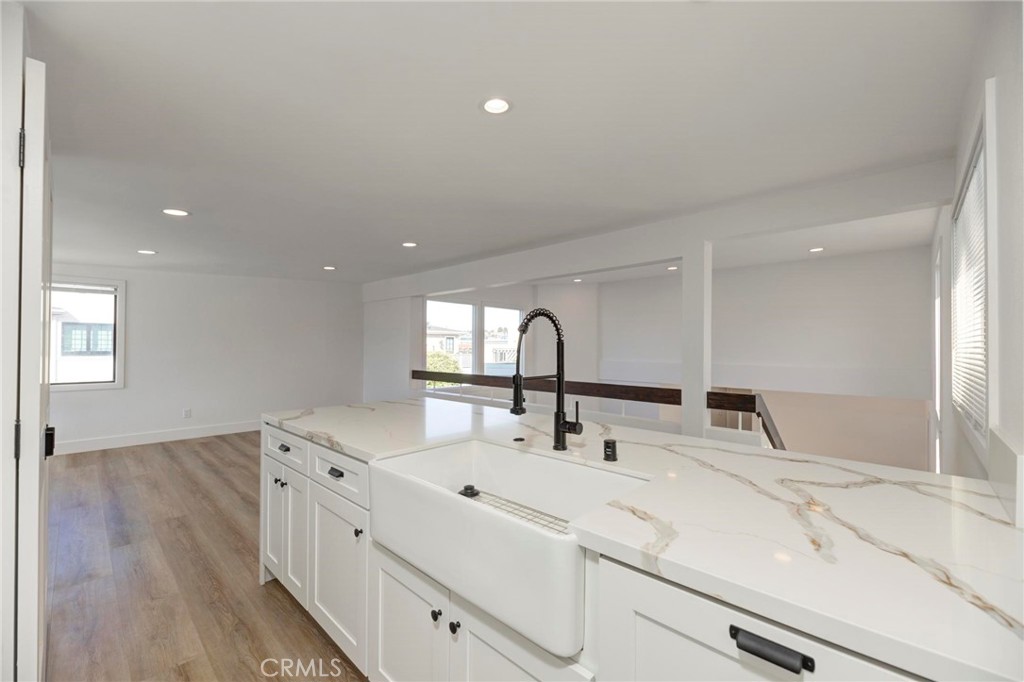 1090 Loma Drive Property Photo 7