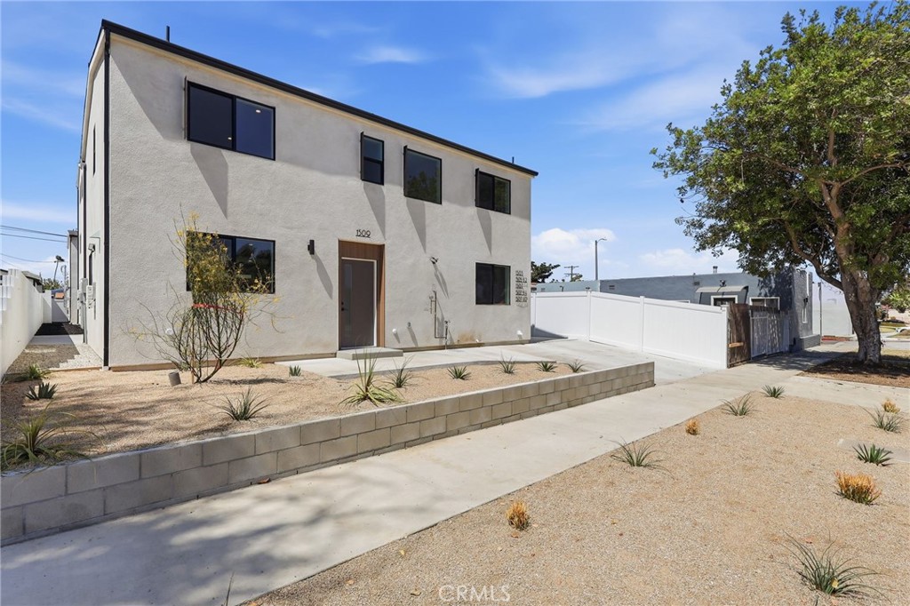 1507 W 83rd Street Property Photo 2