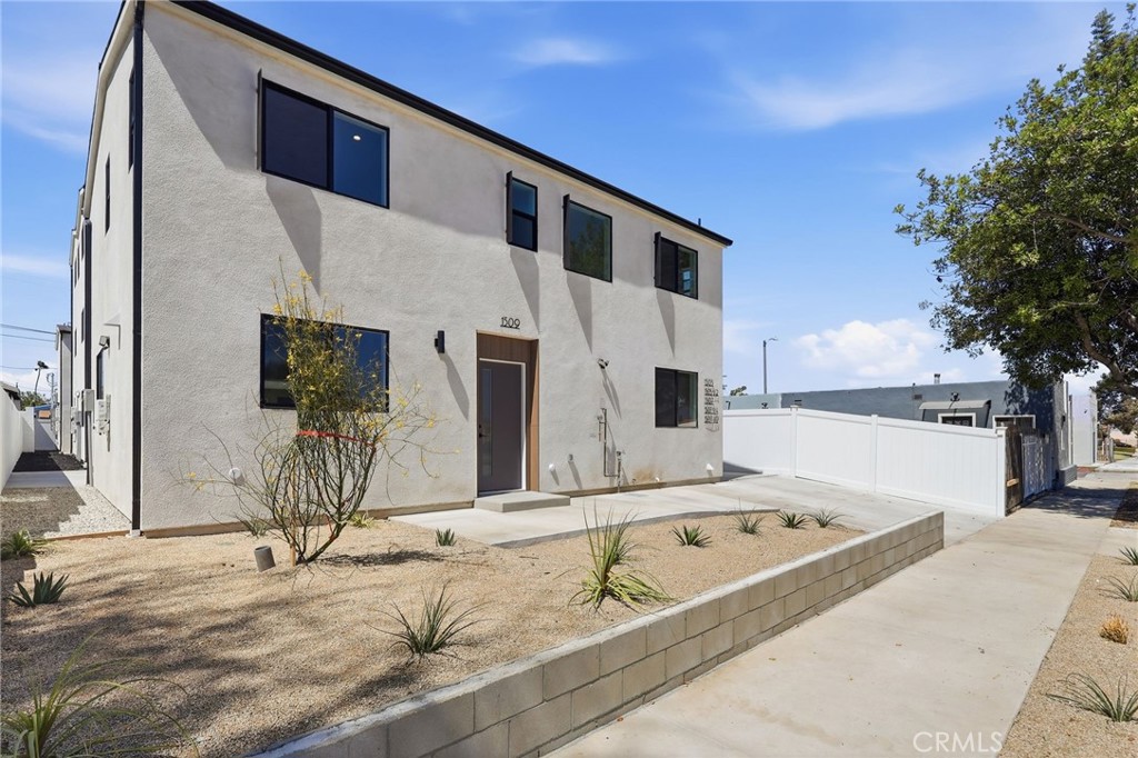 1507 W 83rd Street Property Photo 3