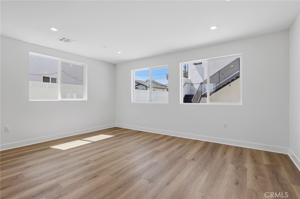 1507 W 83rd Street Property Photo 22