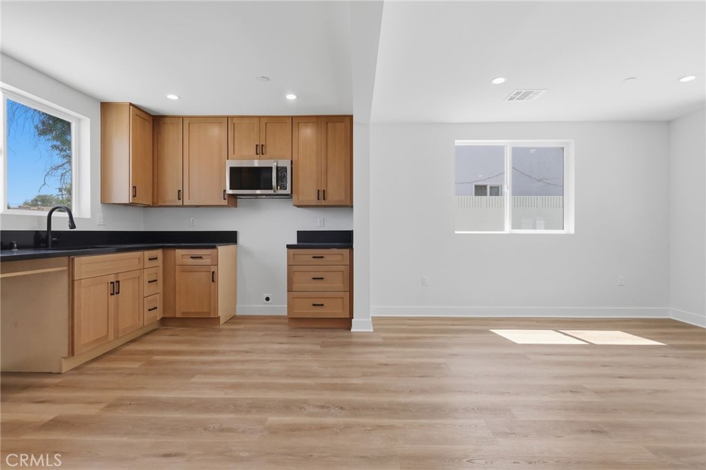 1507 W 83rd Street Property Photo 23