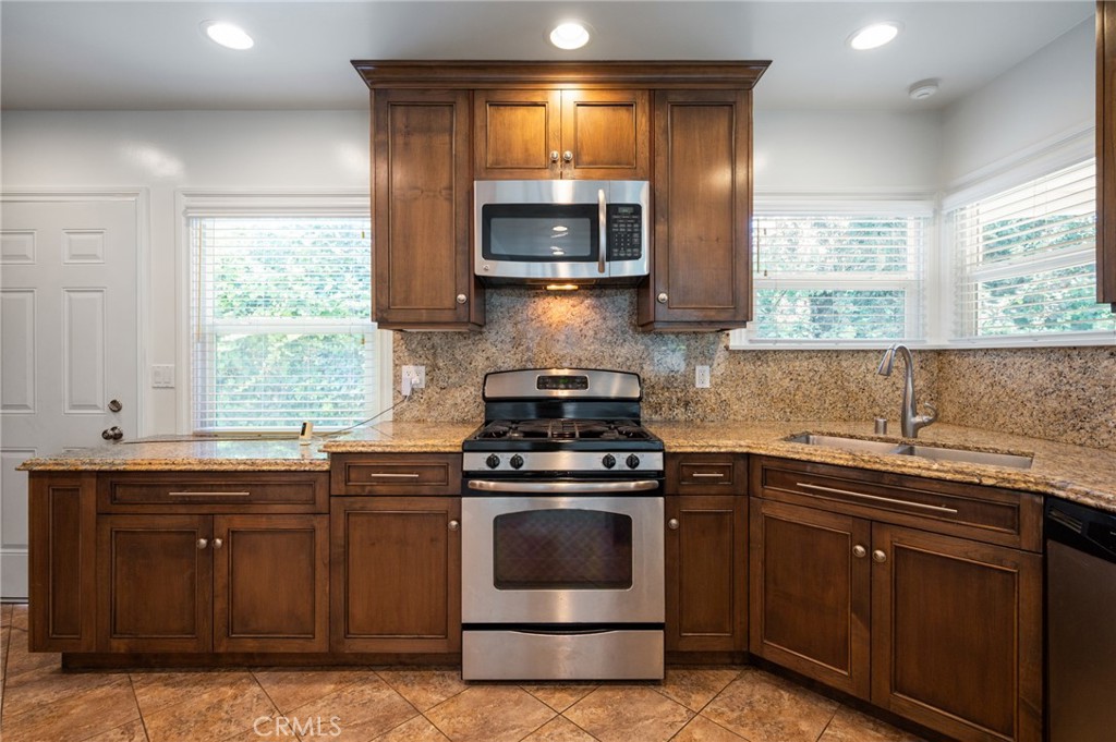 2526 Purdue Property Photo 9
