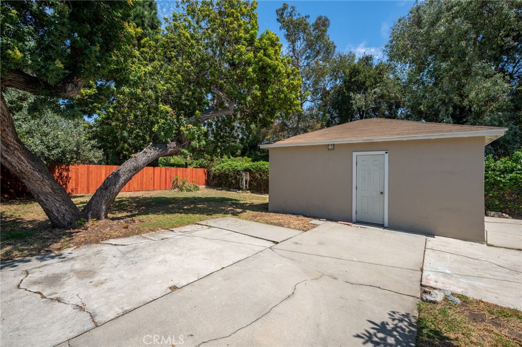 2526 Purdue Property Photo 27