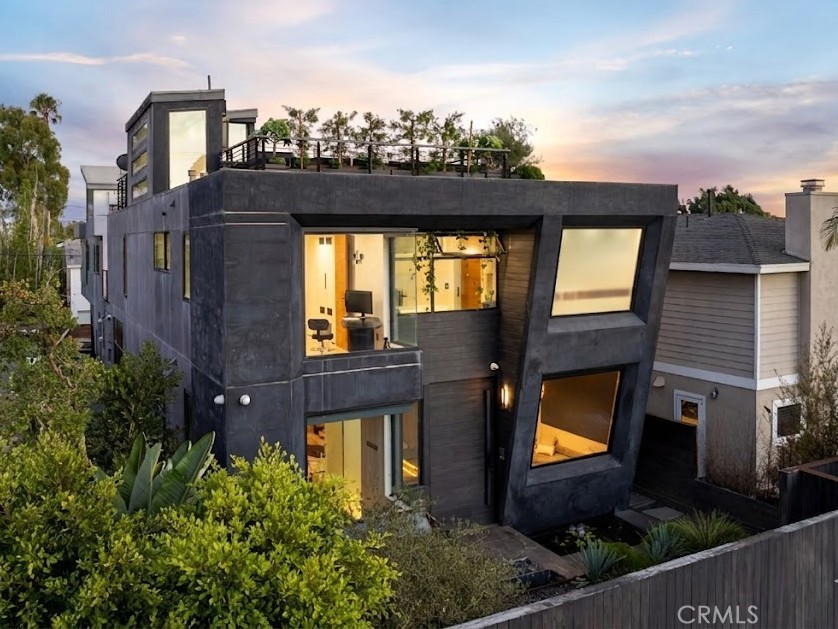 750 California Avenue Property Photo 1