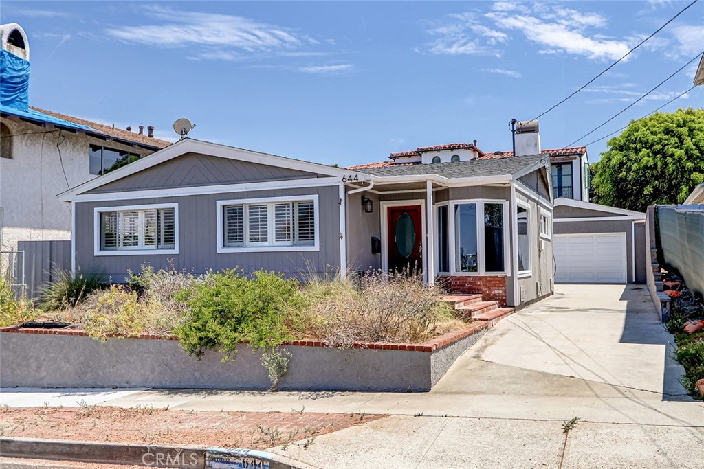 644 14th Property Photo 3