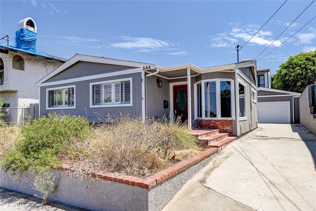 644 14th Property Photo 4