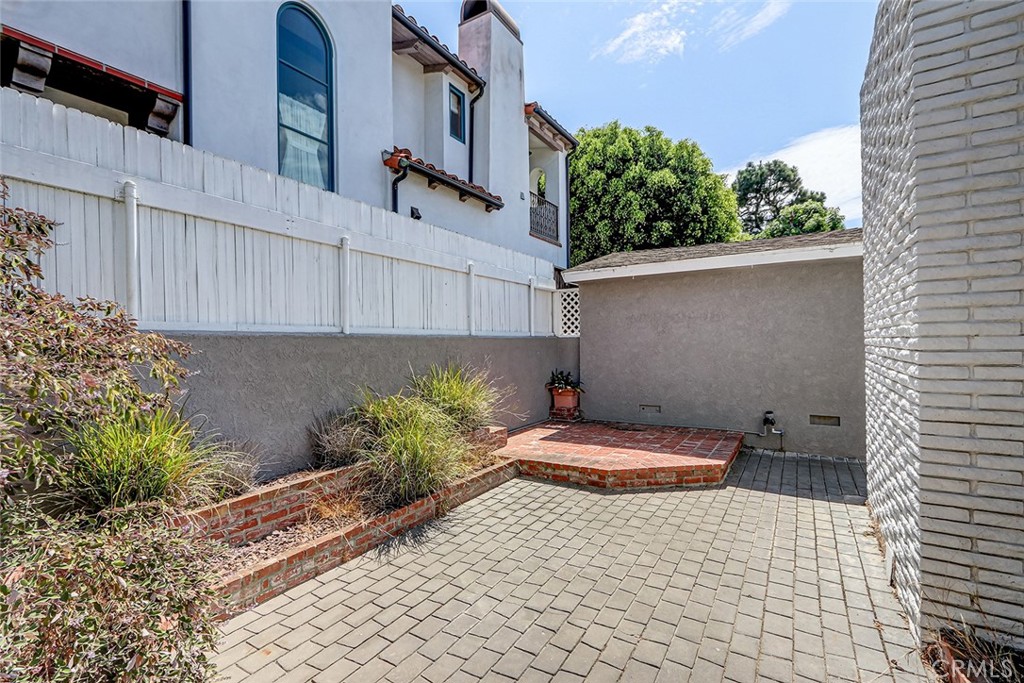 644 14th Property Photo 33