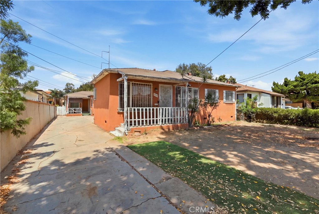 637 Hill Street Property Photo 2