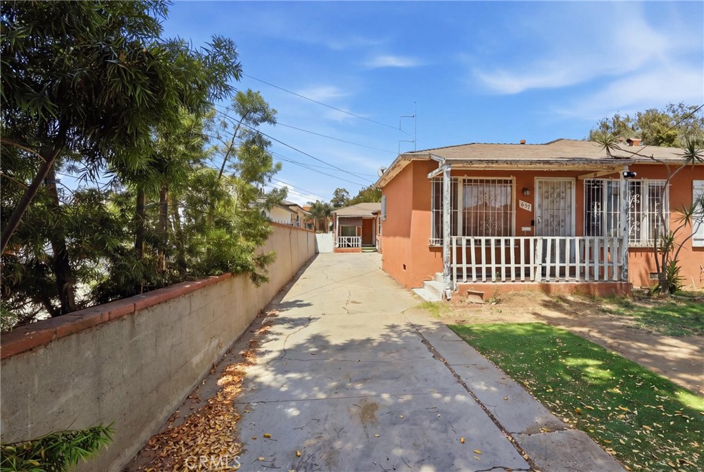 637 Hill Street Property Photo 3