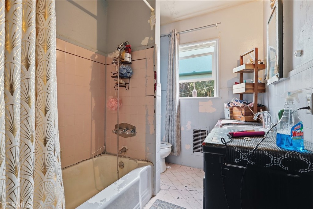 637 Hill Street Property Photo 10