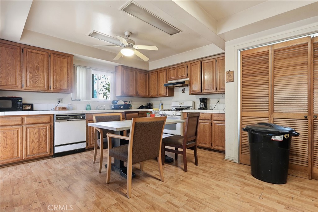 637 Hill Street Property Photo 16