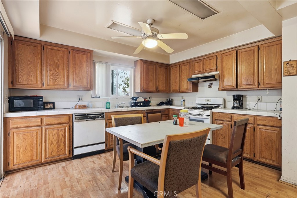 637 Hill Street Property Photo 17