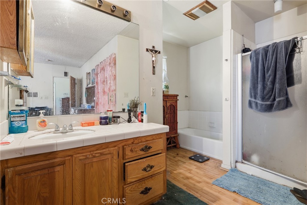 637 Hill Street Property Photo 22