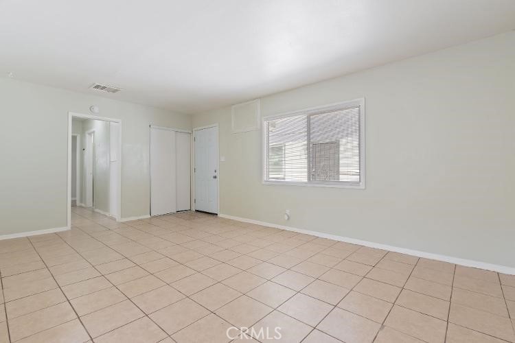 400 E Lancaster Property Photo 3