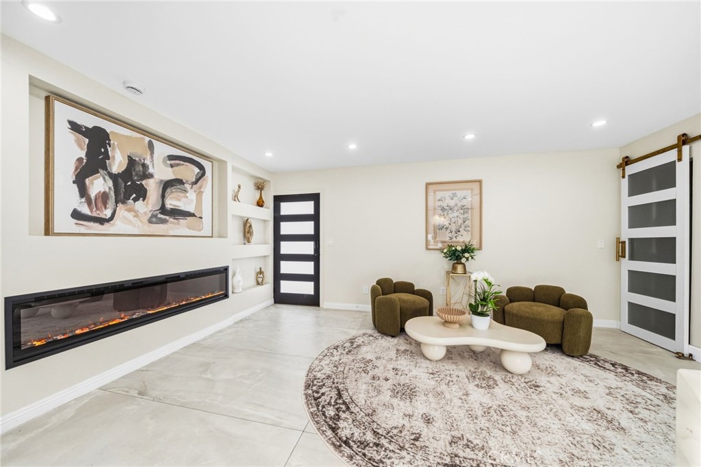 24812 Pitcairn Property Photo 4