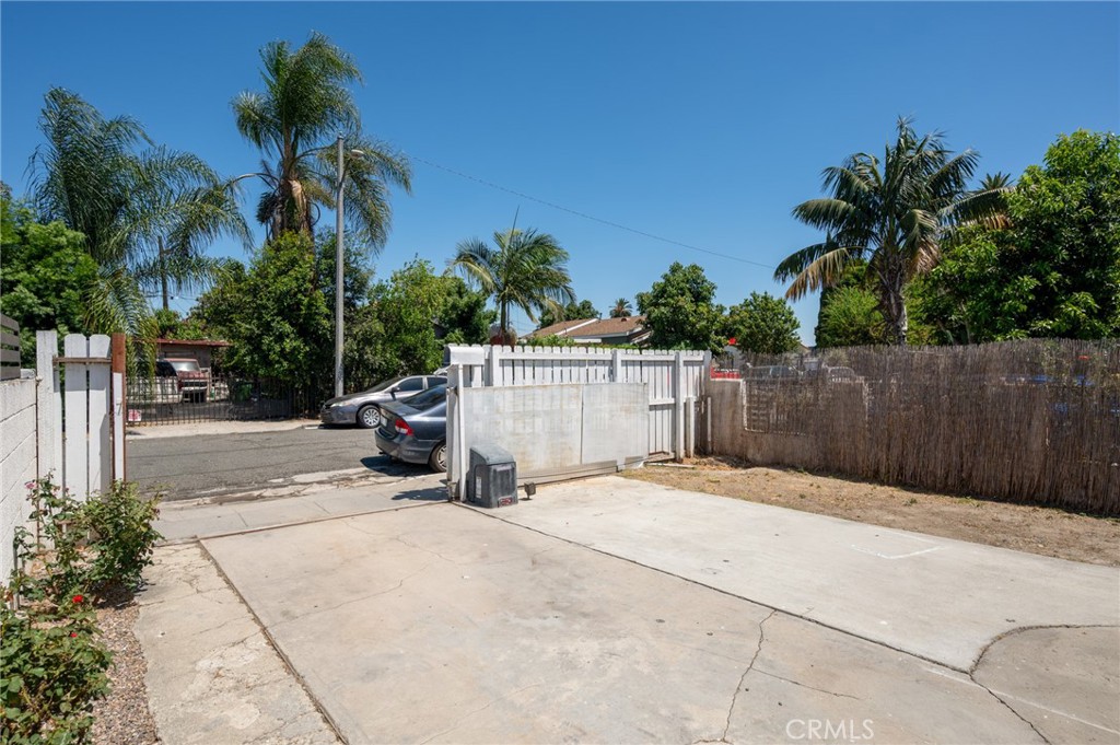 728 W Cressey Property Photo 5