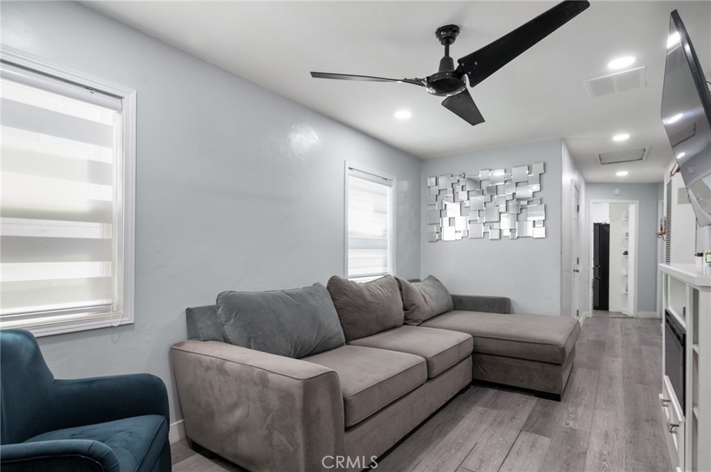 728 W Cressey Property Photo 8