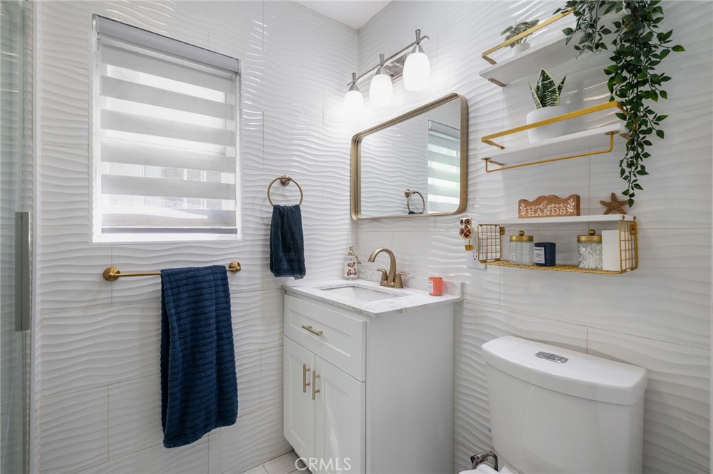 728 W Cressey Property Photo 17