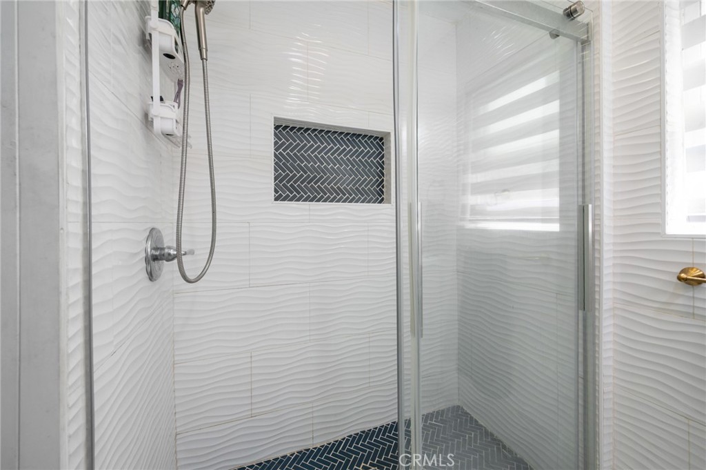 728 W Cressey Property Photo 18