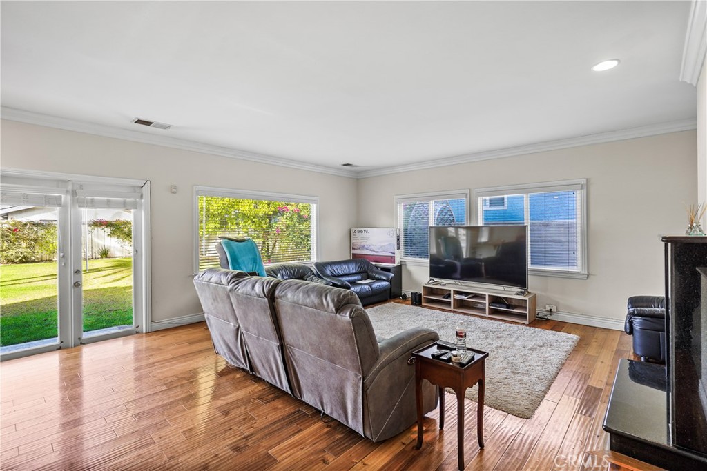 1807 10th Property Photo 4