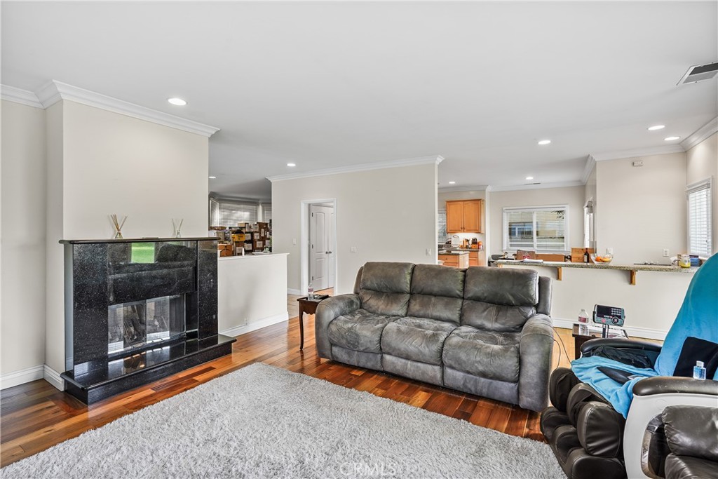 1807 10th Property Photo 6
