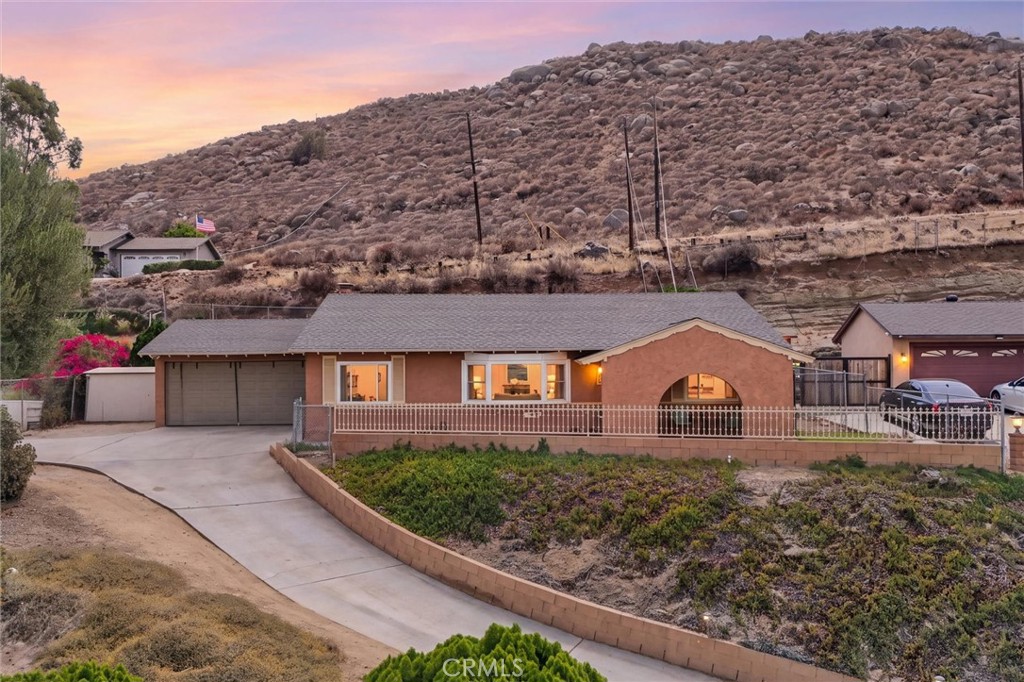 5435 Pinto Property Photo 1