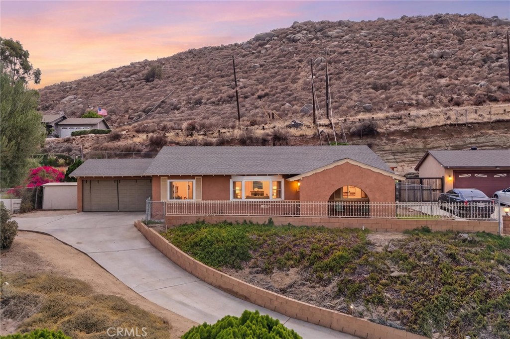 5435 Pinto Property Photo 1