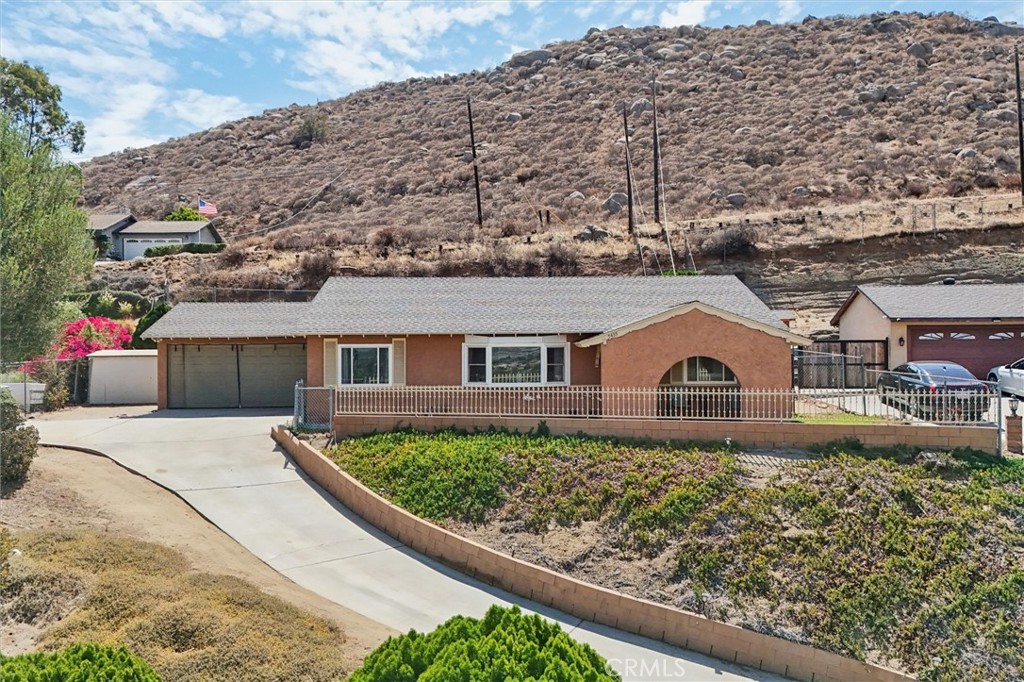5435 Pinto Property Photo 2