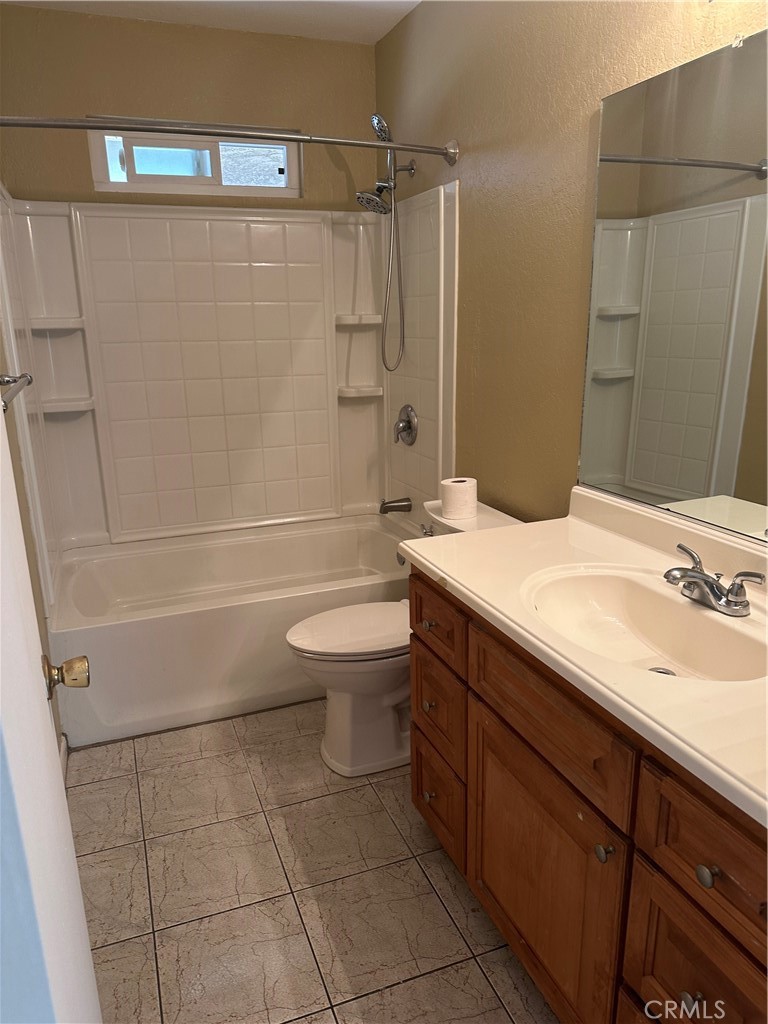 683 W 12th 2 Property Photo 10