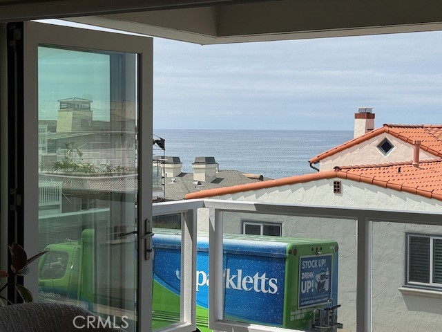 3302 Manhattan Property Photo 2