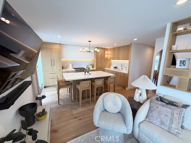 3302 Manhattan Property Photo 6