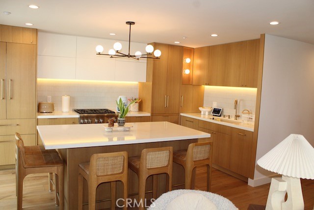3302 Manhattan Property Photo 8
