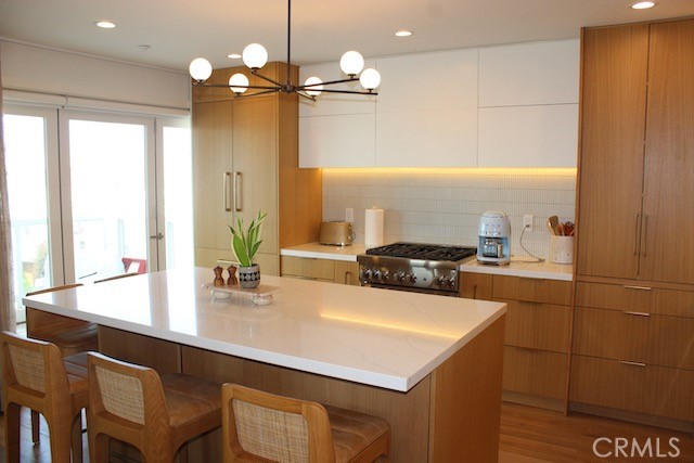 3302 Manhattan Property Photo 9
