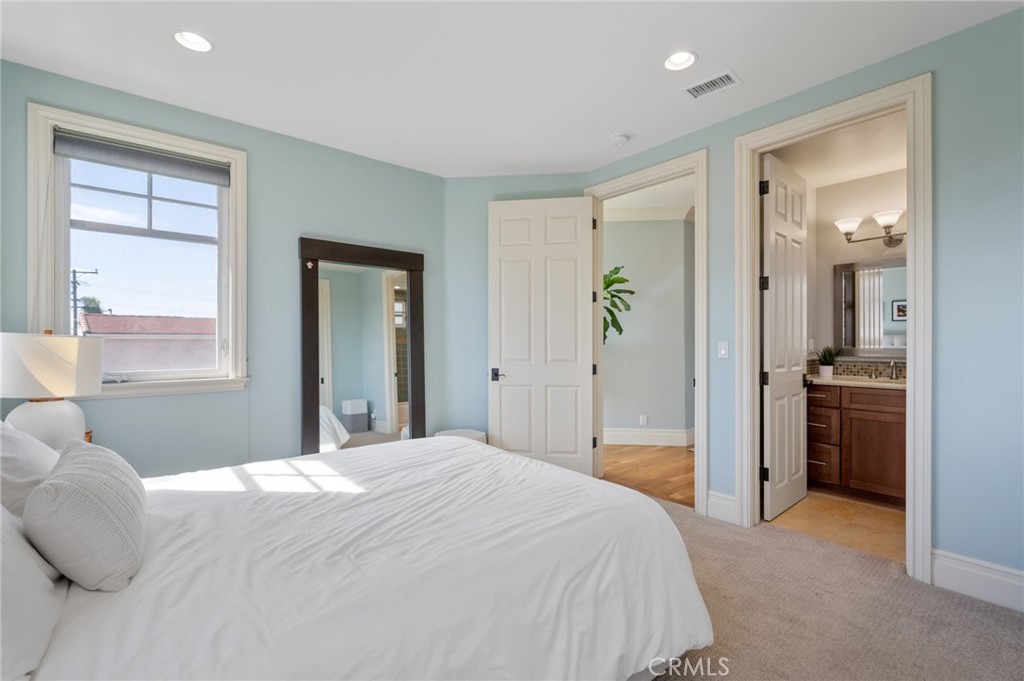 711 30th Property Photo 20