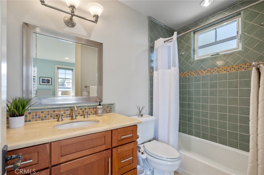 711 30th Property Photo 22