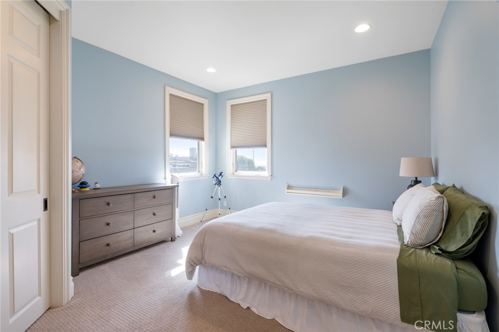 711 30th Property Photo 23