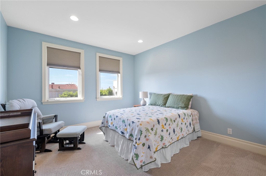 711 30th Property Photo 24