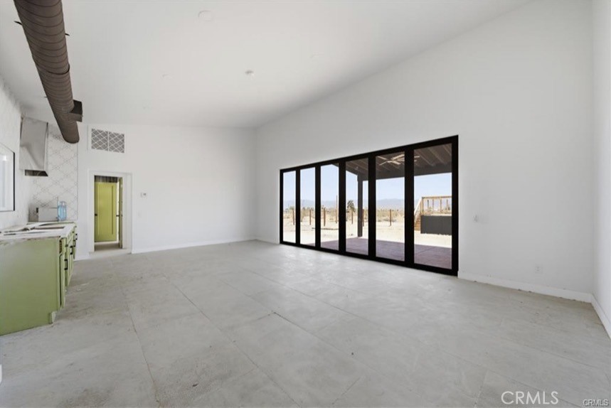 62761 La Crescenta Property Photo 3