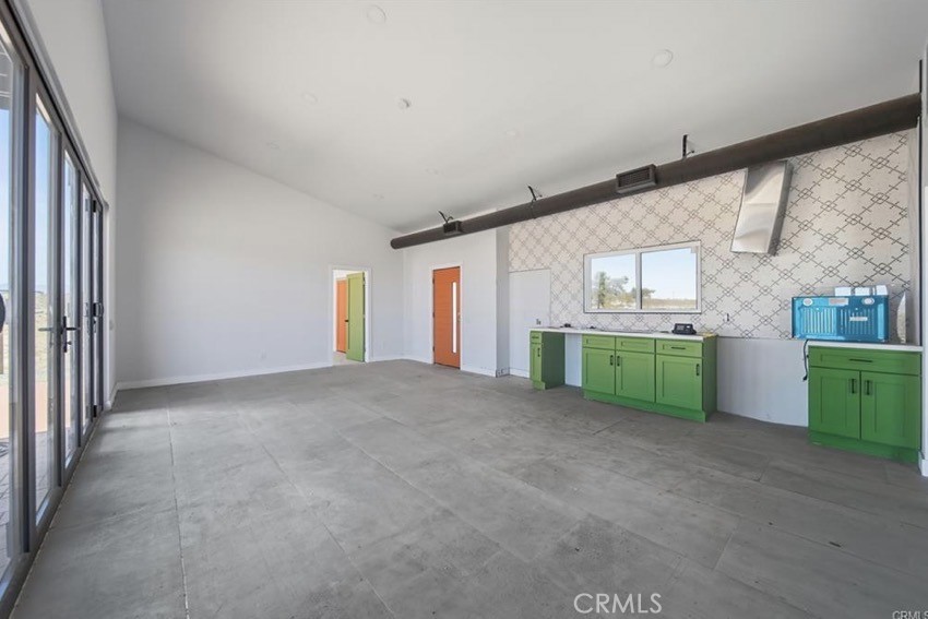 62761 La Crescenta Property Photo 4