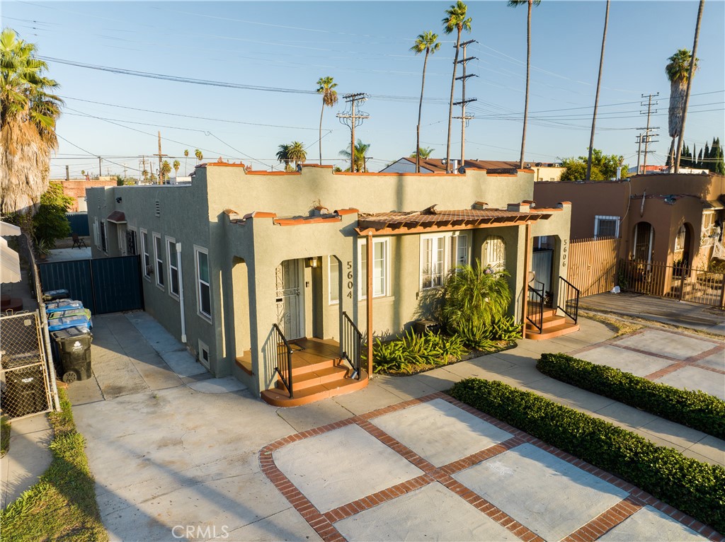 5604 S Manhattan Place Property Photo 1