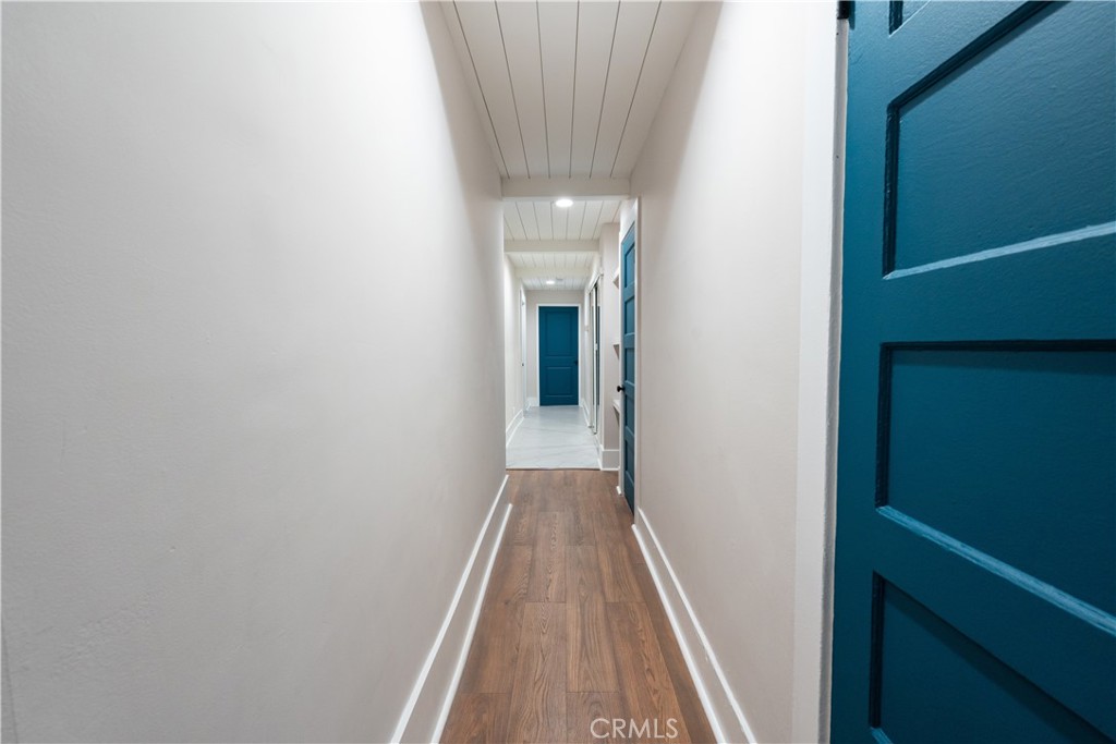 5604 S Manhattan Place Property Photo 7
