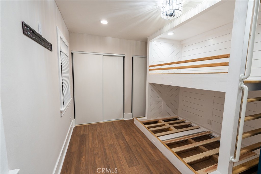 5604 S Manhattan Place Property Photo 9