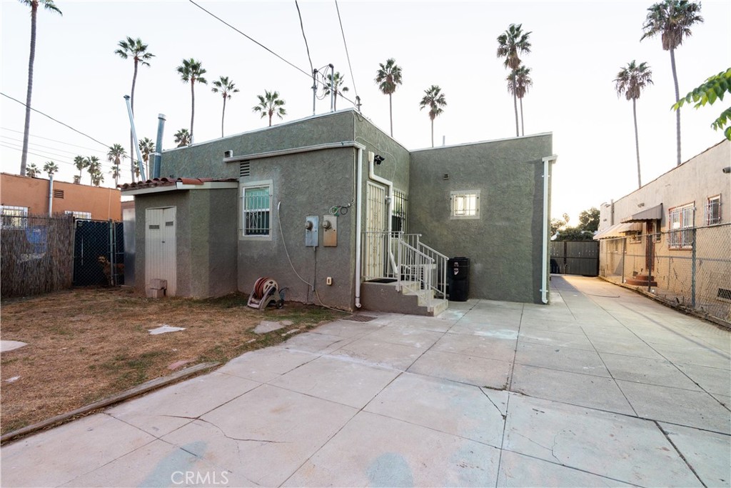 5604 S Manhattan Place Property Photo 15