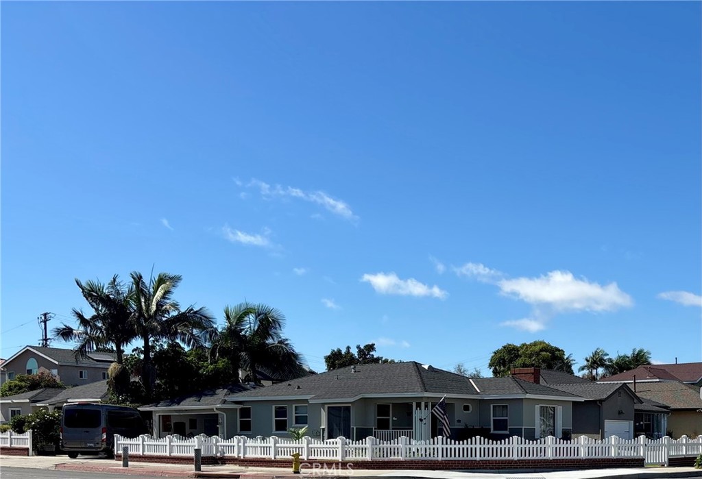 1645 Date Property Photo 2